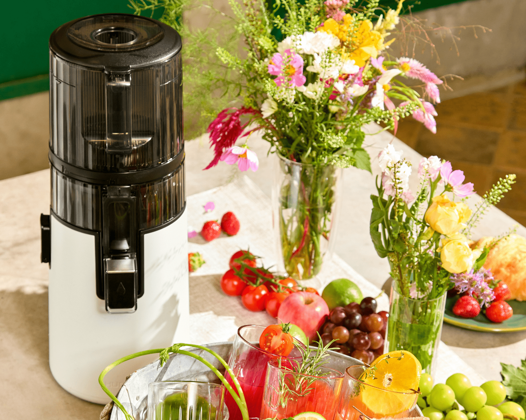 HUROM Slow Juicer H70-ST White - H70-ST extrahiert den Saft durch ein feinmaschiges Sieb für eine noch feinere Safttextur. (10082789130586) (10082989736282)