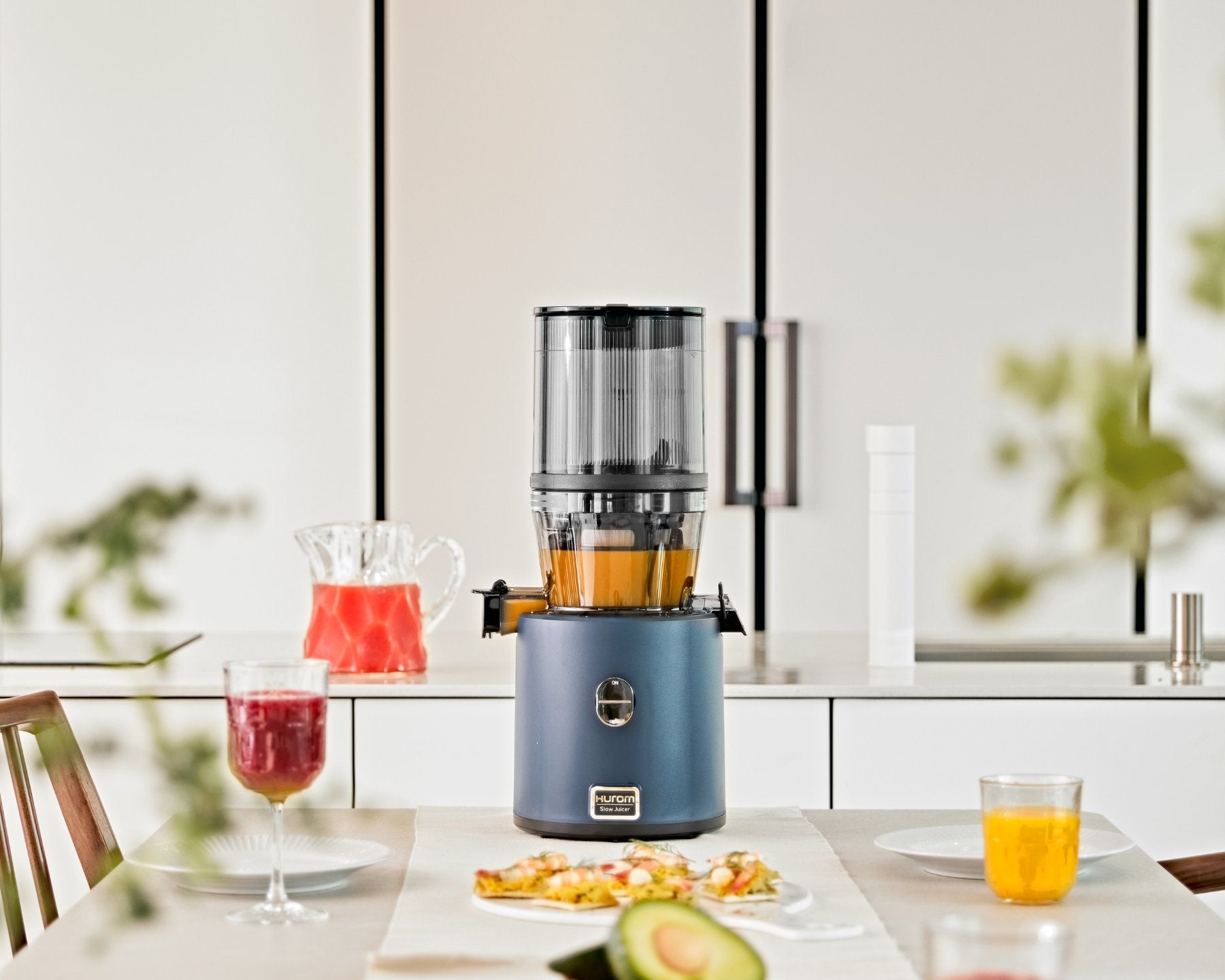 HUROM Slow Juicer H320N, Farbe blau, www.hurom.swiss, Exklusiv (8888026923354) (9794960949594)